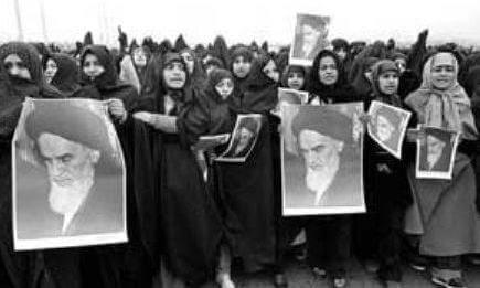 انقلاب نگاه اسلام و پیامبر(ص) به جایگاه زن را احیا کرد